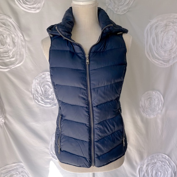 G. H. Bass & Co. down packable puffer navy blue vest with detachable hood, XS - Picture 1 of 12